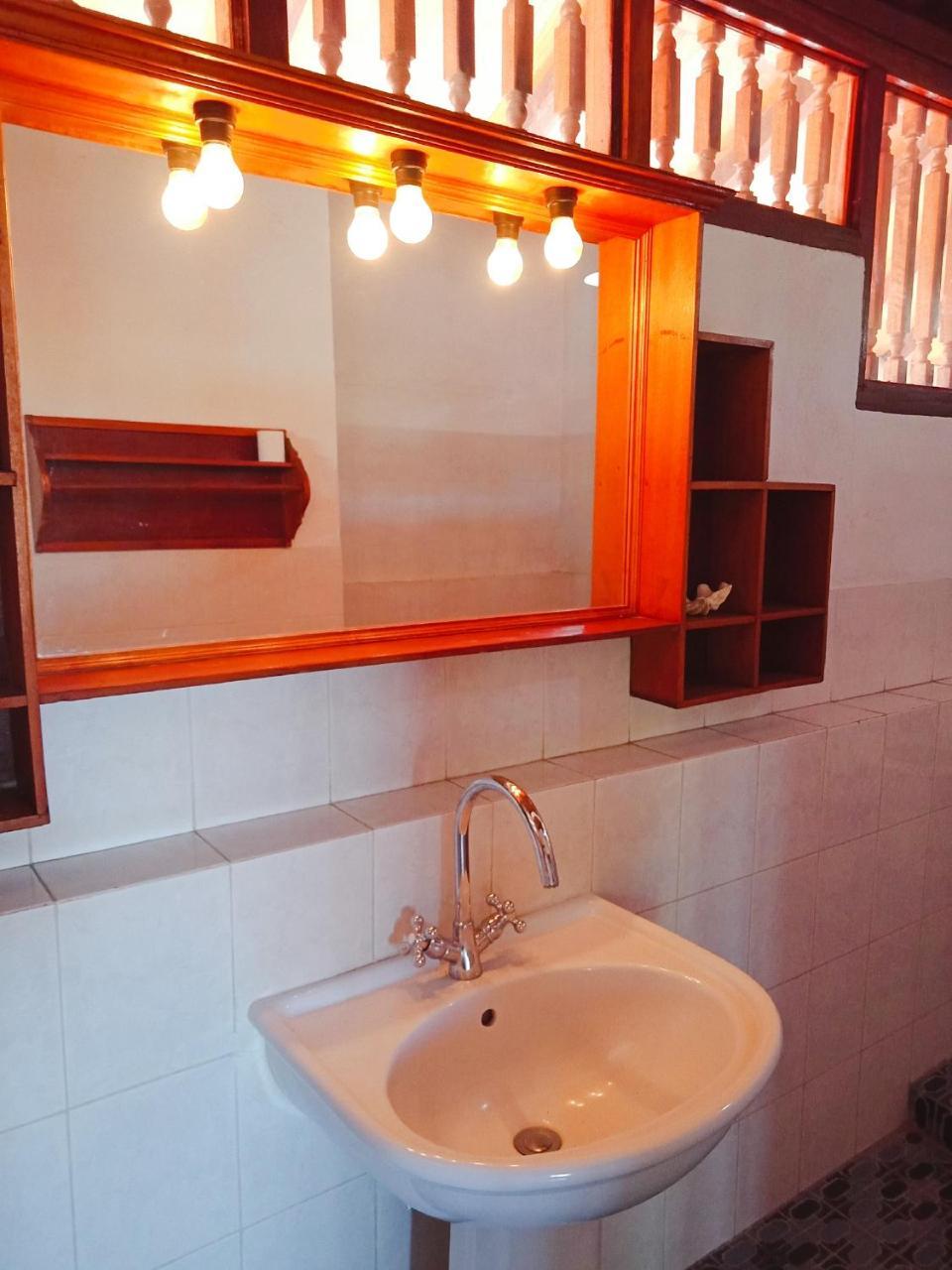 Rini Hotel Lovina  Luaran gambar